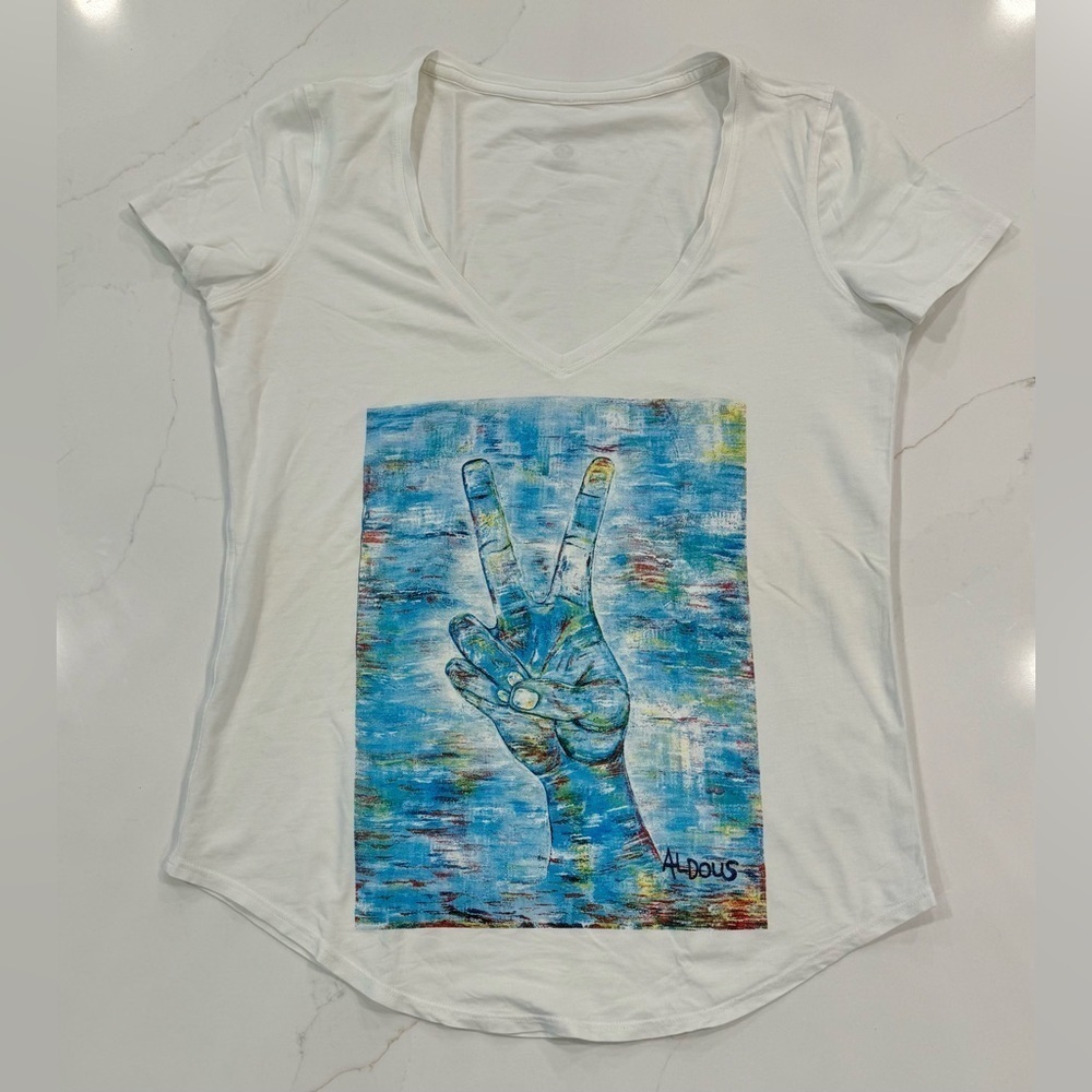 Lululemon short sleeve white t shirt with Aldous Collins art  v neck local